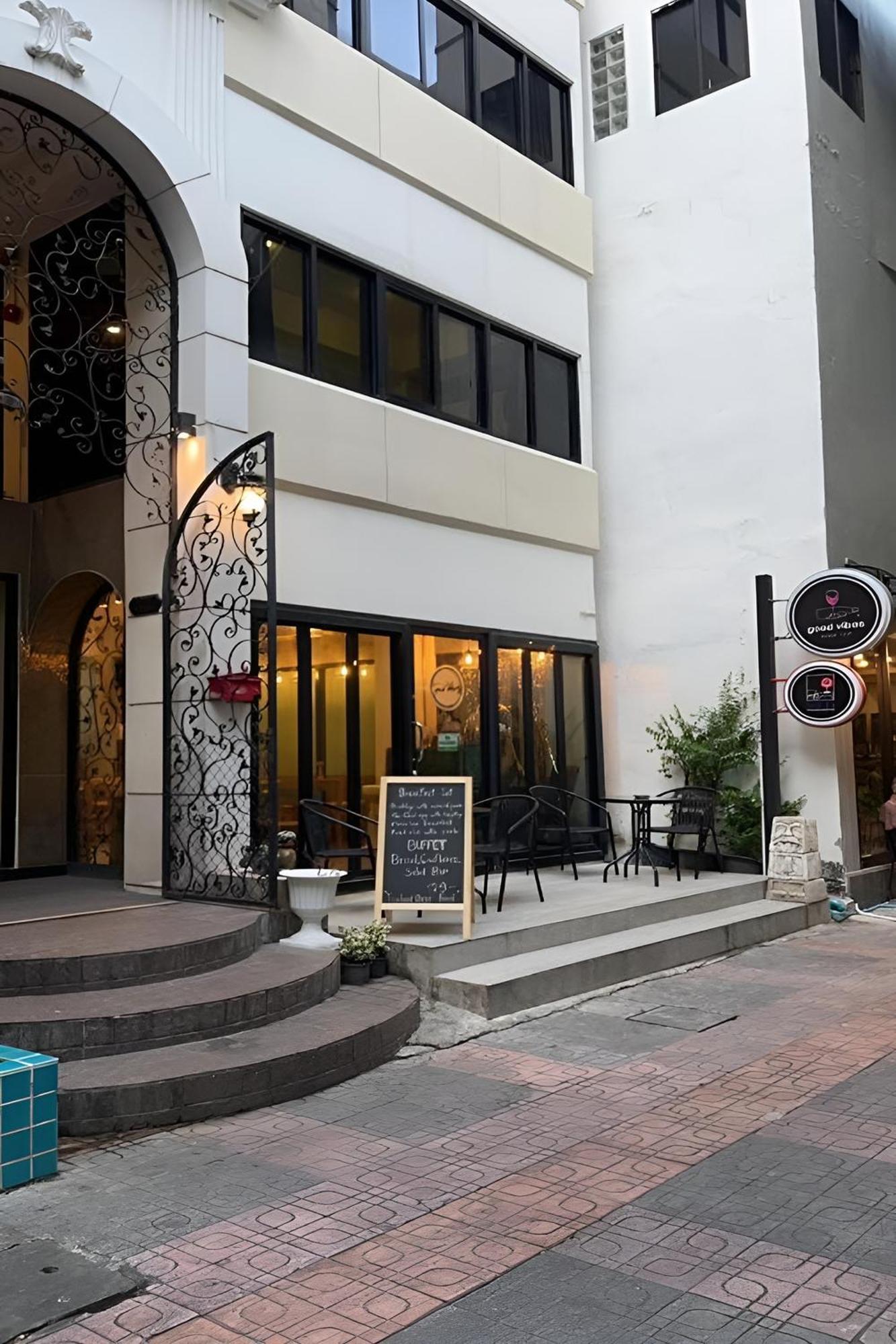 Bnb98 Silom Khách sạn 3*